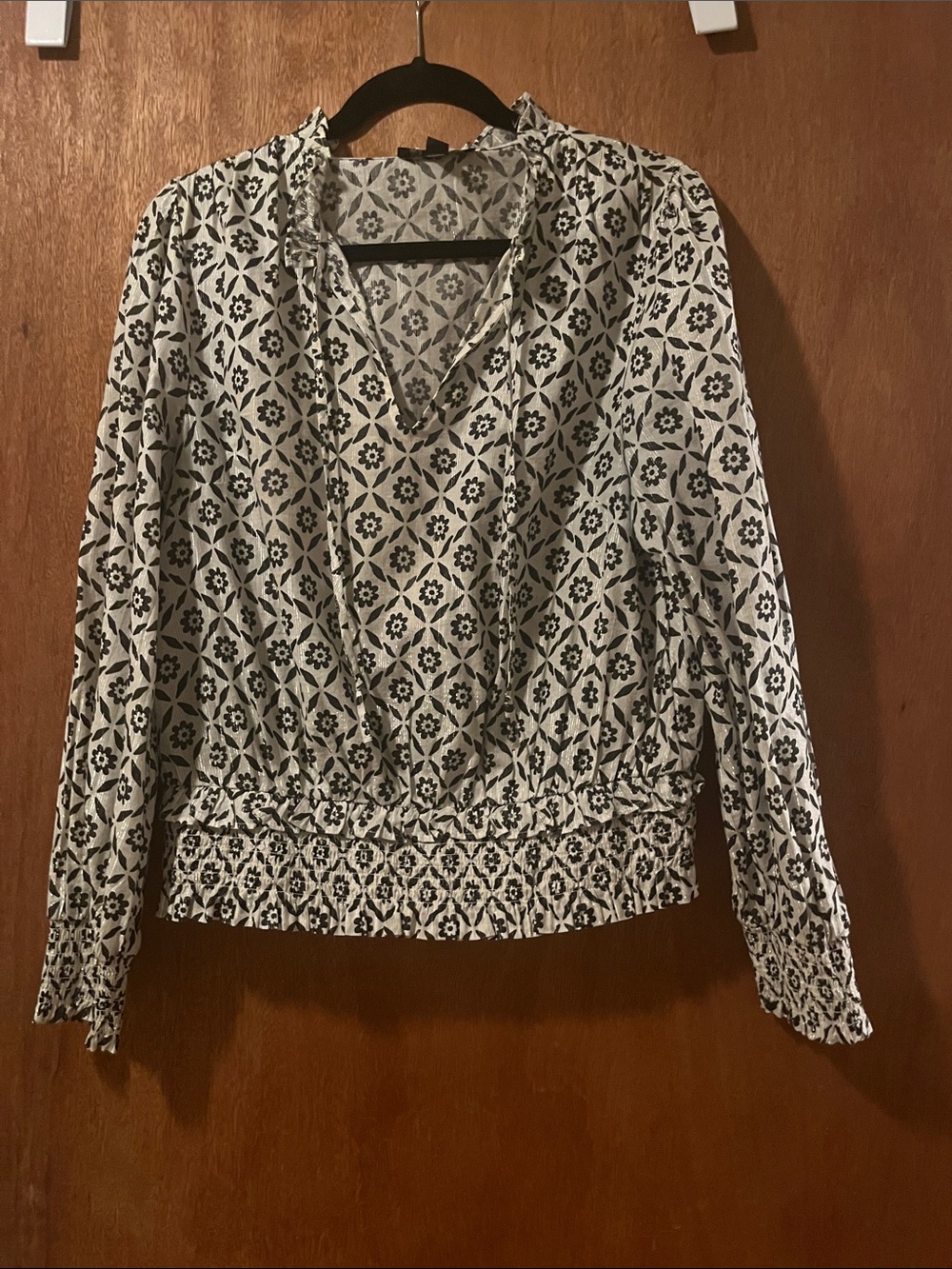 INC International Concepts Black & White Printed V-Neck Long Sleeve Blouse